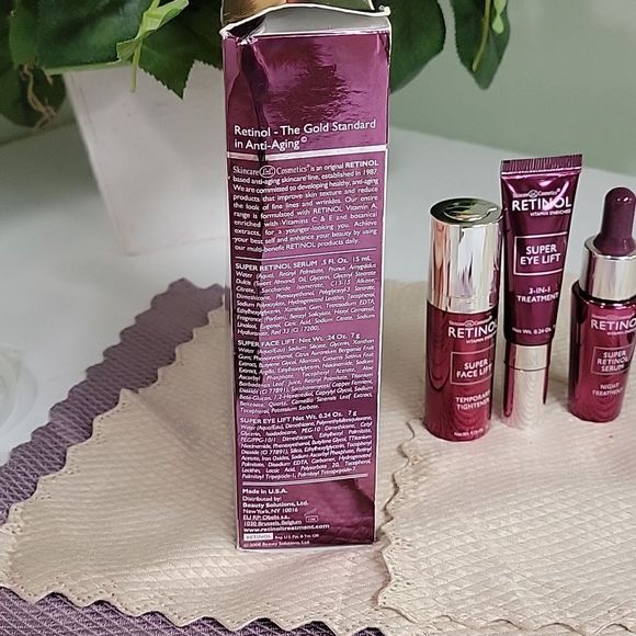 3 pc Retinol Skincare set. Damaged box discount. - Picture 5 of 6
